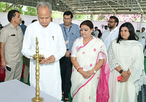 Rajasthan Chief Minister Ashok Gehlot light the lamp during Bal Sanrakshan Sankalp Yatra at CMR in Jaipur. Child Rights Minister Mamta Bhupesh, Rajasthan State Child Rights Protection Commission Chairperson Sangeeta Beniwal and others are also seen.