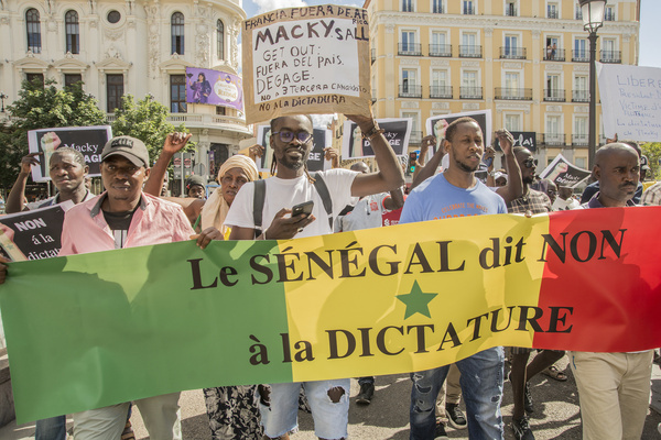 Demonstration of Senegalese residents against President Macky Sall for the rejection of his list for the legislative elections on July 31, after organizing an unauthorized protest last Friday in which he lamented three deaths. The leader of the opposition, Ousmane Sonko, accused President Sall of wanting to establish a dictatorship in Senegal and of being responsible for the banning of the demonstration organized last Friday after learning of the success of the first, held under authorization and peacefully last 8 of June.