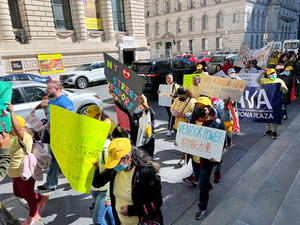 New York, NY, USA. 29th Sep, 2022. Hundreds of street vendors and their families took the streets of lower-manhattan, New York City this morning demanding better treatment for street vendors by the police department and city inspectors.