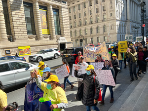 New York, NY, USA. 29th Sep, 2022. Hundreds of street vendors and their families took the streets of lower-manhattan, New York City this morning demanding better treatment for street vendors by the police department and city inspectors.