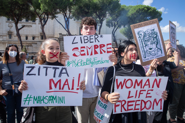 Demonstration organized in Rome by the Iranian community in solidarity with Iranian women who are protesting against the violence of the Iranian army in memory of Mahsa Amini.