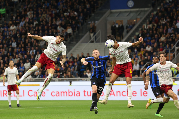 Italy, Milan, oct 1 2022: Chris Smalling (Roma defender) scores by header the 2-1 goal at 75' during soccer game FC INTER vs AS ROMA, Serie A Tim 2022-2023 day8 San Siro stadium