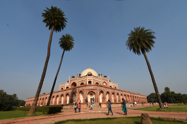 humayun tomb witnessed a good number of visitors on winter sunday afternoon