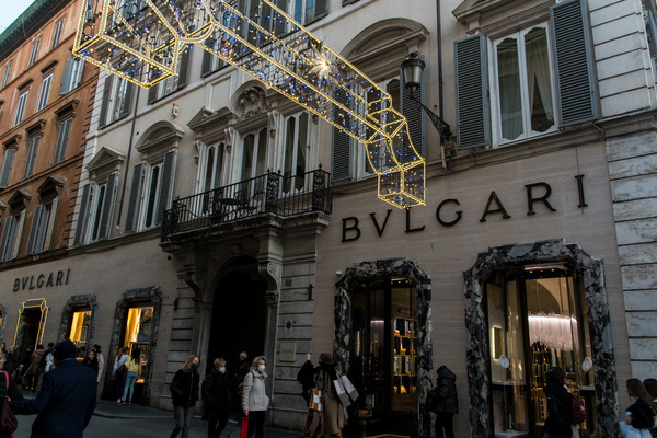ROME, ITALY - NOVEMBER 30, 2022 :For the sixth consecutive year, Bulgari maison provided for Christmas lighting in via Condotti and for the Christmas tree on the Spanish Steps. Christmas tree is made up of 47,500 LED micro-lamps which consume 90% less than traditional systems. on November 30, 2022 in Rome, Italy.
