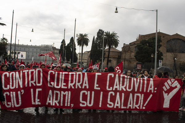 After yesterday's general strike, thousands of workers arrive in Rome from all over Italy to cry out to the Italian government and to Europe that exploitation and blackmail must end. Money and profits must be redistributed to workers not used to finance the war.