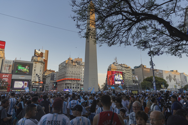 People came out to celebrate the triumph of the Argentine soccer team after the match where they beat the Australian team 2-1 in the World Cup that takes place in Qatar. The first goal was from Lionel Messi at 35' and a second goal was from Julián Álvarez at 57'.