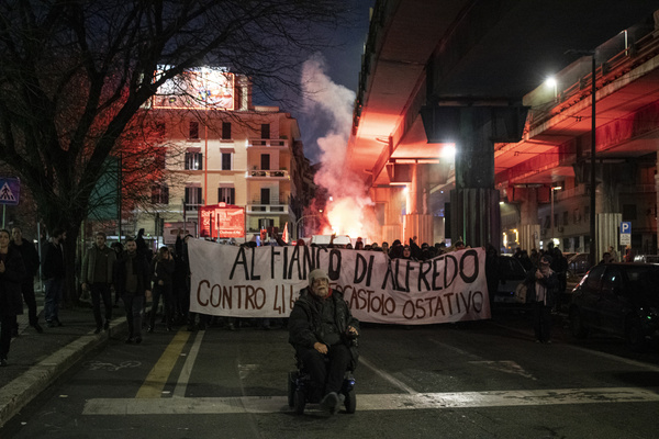 Thousands of people demonstrated throughout Italy in solidarity with Alfredo Cospito, anarchist, on hunger strike for more than 100 days. Copsito has decided to protest, until his death, against the 41 bis prison system, life imprisonment, based on complete isolation. This type of imprisonment is regarded as torture.