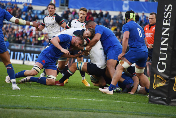 Guinness Six Nations Rugby Champioship, debut for Italy and France at Olimpic Satadium of Rome, Italian team and France team fight to conquer the ball, the Fance team won the match with result of 24 at 29.