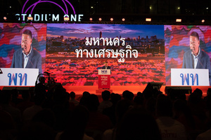 Srettha Thavisin, Chief Advisor to the Head of the Pheu Thai Family, gave the speech on stage. In front of Pheu Thai Party supporters, during a campaign rally at Stadium one, Banthadthong Road, Pathum Wan district, Bangkok, Thailand, on March 24, 2023.