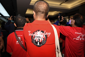 The red shirt group FC Pheu Thai Party, which is a supporter of the party, Dressed in red shirts, gathered to make proposals to the party, Withdrew from joining the government led by the Parade Move Forward Party to form the government, at Pheu Thai Party headquarters, New Petchburi Road, Bangkok, on May 28, 2023.