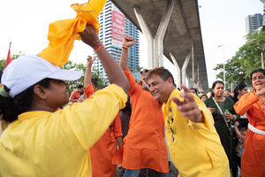 Devotees celebrate before the ceremony float a statue of Ganesha into the Chao Phraya River at Bhumibol Bridge, Rama 3 Road, on the last day of the 16th Shree Ganesha Festival in Bangkok, Thailand on September 24, 2023.
