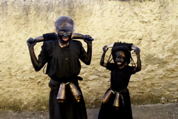 Meeting of Masquerades and Botargas, an event that beyond its ethnological nature, represents a tourist boost for the town and its surroundings.