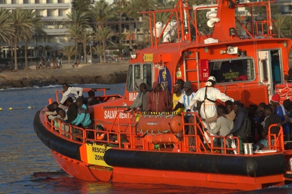 Migration in Canary islands continues with arrivals in cayuco to the ports off all the islands.These sunday a pact for migration will gather ministros off many countries in Las palmas.