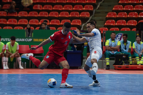 Bangkok: The AFC Futsal Asian Cup Thailand 2024 quarter-finals with a Group A on Friday April 19, 2024 between Thailand national futsal team(red shirts) meets Myanmar national futsal team(white shirt), at Hua Mak Indoor Stadium, Ramkhamhaeng Road. Full Time Thailand 5 - 0 Myanmar.