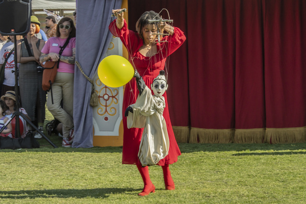Hundreds attended a celebration of puppeteer Bob Baker who passed away in 2014.

Footage shows many in fancy dress at Los Angeles State Historic Park where puppet performances where on show.