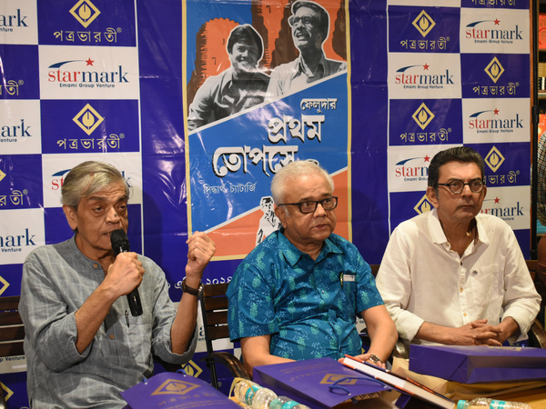 Legendary Indian Filmmaker Satyajit Ray's Sonar Kela movie's 'Topse' Actor Siddharth Chatterjee's book 'Feludar Prothom Topse' was released in a book store in Starmark Book store, Kolkata . Writer Siddharth Chatterjee, Satyajit's son film director Sandeep Roy and many others were present on the occasion. In this book, Siddharth has shared his various experiences of coming close to Satyajit Ray.