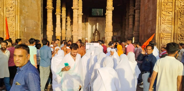 Jain monks visited Dhai Din Ke Jhopda mosque in Ajmer. Led by Muni Sunil Sagar Maharaj, members of the Jain community marched barefoot at 6.30am on Tuesday to the 12th- century monument Adhai Din Ka Jhopra, a functioning mosque and situated in a densely Muslim-populated area, asserting that it had been the tradition for centuries to offer prayers. The Jain monks were accompanied by leaders of the Vishwa Hindu Parishad (VHP). They claimed that the site was originally a Sanskrit school before its conversion in to a mosque in the 12th century. The site is designated as a protected monument by the Archaeological Survey of India (ASI). Locals objected to the entry of monks, saying that they could not enter the mosque without clothing. The monks argued that it was within their rights as followers of the Jain faith to enter any government building.