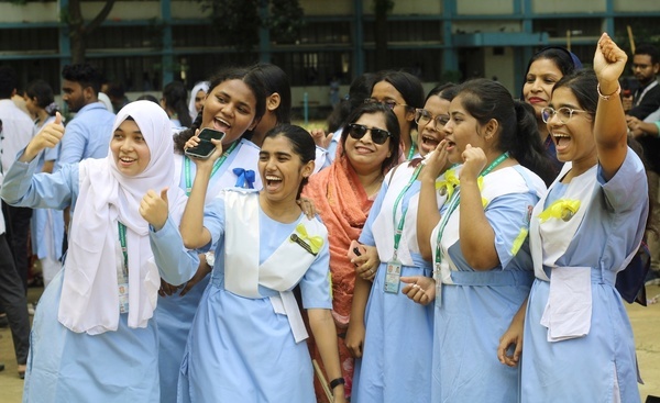 Viqarunnisa Noon School and College (VNSC) students are seen celebrating at a school after the SSC results have been published. Students of VNSC in the capital celebrated joyously, dancing and singing in the school field after receiving their anticipated results.

Students and parents arrived at Viqarunnisa from 10am to await results. The celebration right after the formal results were declared. During this time, everyone joined together in celebration, even playing drums and other musical instruments.

VNSC Principal Keka Roy Chowdhury said: "This time we had 2,206 candidates. 2,161 passed and 45 failed. Among them, 1,528 received a GPA-5."