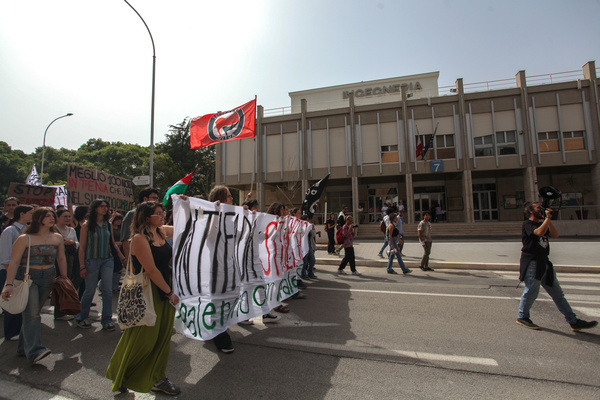 Hundreds students attend a pro-Palestine rally in Palermo.