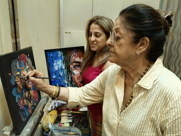 Indian artist Shila Kapoor giving finishing touch painted on an acrylic canvas,this will be show in London an international show "PALETTE OF INDIA" on 27th May to 31st may in Kolkata on 19 May 2024.