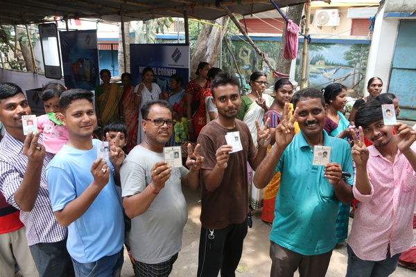 Voters queue up to cast their ballots at a polling station during the fifth phase of voting in India's general election in Howrah district on May 20, 2024. India's election is conducted in seven phases over six weeks to ease the immense logistical burden of staging the democratic exercise in the world's most populous country.