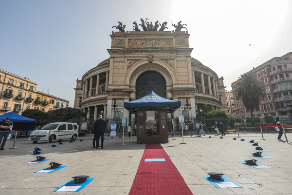 The display case with the Quarto Savona 15 car, in which Giovanni Falcone's escort was traveling on the day of the Capaci attack, was exhibited in Piazza Ruggero Settimo, in front of the Politeama Theatre.