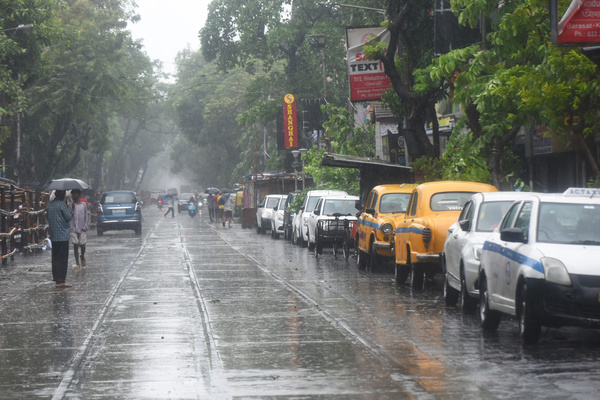 Inspite of Cyclone Rimel's devastating effect , the preparation of Prime Minister Narendra Modi's roadshow is on full swing in Kolkata on May 27,2024.