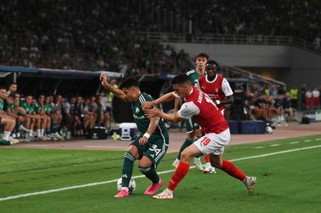 Palacios (no 34) of Panathinaikos tries to avoid Adrian Marin (no 19) of Braga.