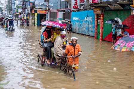 In addition to Chittagong city being waterlogged due to continuous rains in the last part of monsoon, various villages in the lower areas of the district were also submerged in water. The port city of Chittagong has been waterlogged for the third day due to continuous rain. Some roads are knee-deep, while roads in low-lying areas are submerged in waist-deep water. Traffic is being disrupted on the road. The employees have to suffer the most in reaching the workplace.
It started raining in the Chittagong city and surrounding areas from last Thursday (August 03) evening. Very heavy rain started from Saturday night. The Meteorological Office has issued a warning of worsening flooding and landslides due to heavy rains.