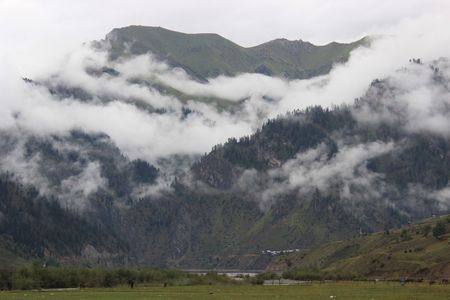 As Kashmir valley is heading toward's the winter session, Most of the people from Gurez valley, Which lies in north kashmir's Bandipora district are all set to migrate into safer places, as the valley is about to cut off from the rest of the region. Gurez valley is actually located along the Line of Control (LOC), and often experience heavy snowfall during winter's. As a result, it cuts off from rest of the region. The main reason of the blockade is the closing down of it's only road connectivity that is the razdhan pass. Razdan Pass is said 11,667 ft high mountain pass.