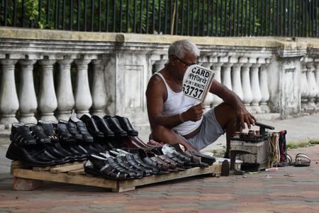Severe heat and humidity discomfort in Kolkata as well as across the country. The temperature is around 40 degree centigrade. The humidity in the air is about 87 percent. Meteorological department is not able to answer when it will rain.