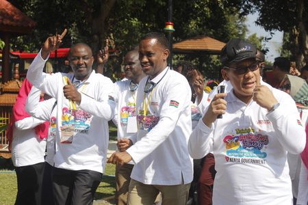 The Mabour tourist vehicle carrying the Republic of Kenya delegation arrived at Ngrowo Bening Edu Park, Madiun City, Thursday 21 September 2023 morning. After getting out of the vehicle, the delegates walked while enjoying the music until late dancing happily. This time, the delegation of the Republic of Kenya was invited to look closely at the use of land which is an asset of the Madiun City Government so that it becomes productive land. The visit on the fourth day in Madiun City was in the context of training to improve family planning and reproductive health programs for the Kenyan Government