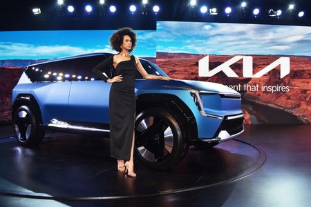 The Auto Expo is the biggest automotive show in India, held once every two years. After a miss last year due to COVID-19 restrictions, the event returned to India Expo Mart in Greater Noida, Uttar Pradesh after three years. Manufacturers like Maruti Suzuki, Hyundai, Kia, MG and Tata showcased their upcoming products on the first day of the event yesterday, while a range of unveils have took place today.