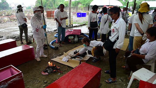 October 29, 2023 : Volunteers exhuming the deceased who have been buried for long time in The Teochew Cemetery, in Samut Prakan Province (35 km. from Bangkok) in preparation for moving the deceased's bones. To be kept at Sawang Satha Thammasatan Foundation Cemetery, Chachoengsao Province, during November 2023.