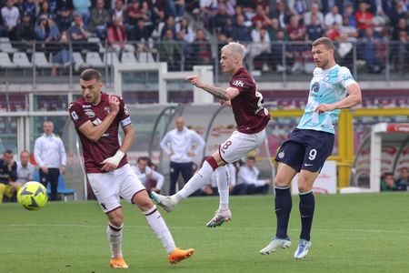 Italy, Turin, june 3 2023: Edin Dzeko (FC Inter striker) shots on goal in the second half during soccer game Torino FC vs FC Inter, Serie A Tim 2022-2023 day38 Turin stadio Olimpico