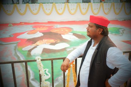 Samajwadi Party celebrated 85th birth anniversary of Mulayam Singh Yadav also called "Netaji's on Wednesday at Saifai, Uttar Pradesh.
Mulayam Singh Yadav occupied the seat of Chief Minister of Uttar Pradesh for three terms. He founded the Samajwadi Party in the 1990s, which formed government in the state on its own from 2012-2017, when Mulayam's son Akhilesh Yadav was the chief minister of the state.