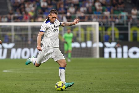 Italy, Milan, may 27 2023: Rafael Toloi (Atalanta defender) long pass in front court in the second half during soccer game FC Inter vs Atalanta BC, Serie A Tim 2022-2023 day37 San Siro stadium