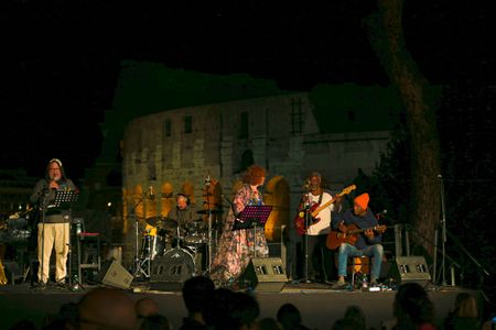 Sarah Jane Morris and New Band Queen return from London to Jazz&Image at Parco del Celio in Rome. The artist has re-proposed songs of other rearranged and interpreted in Key jazz and its beautiful black voice.