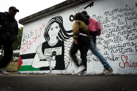 The unveiling of the mural commemorating Shireen Abu Akleh Palestinian and Christian journalist, killed in Jenin on 11 May 2022. On the occasion of the anniversary of her murder, the Young Palestinians of Rome, Radio Roma and Join The Resistance promoted this work also aimed at raising awareness on the issue of freedom of the press and expression. The event is organized with the collaboration of the VIII Municipality of Roma Capitale with the patronage of the National Federation of the Italian Press.