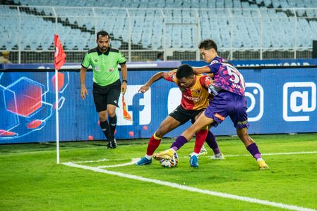 Kerala Blasters (KBFC) defeated East Bengal (EBFC) by 2-1 margin on ISL 2023-24 at salt lake stadium.