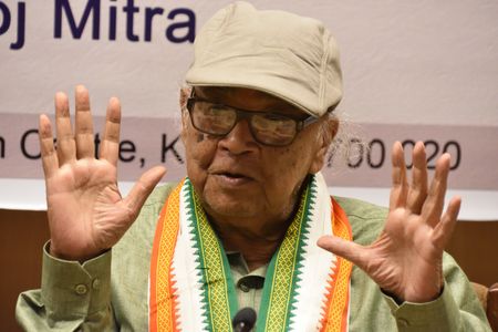 Prof. Manoj Mitra, eminent theater, film and television actor, director and playwright, delivering his lecture on art at the 12th Benu Sen Memorial Lecture in Kolkata on the occasion of 91st birthday of Benu Sen (1932-2022), eminent photographic artist and educator.