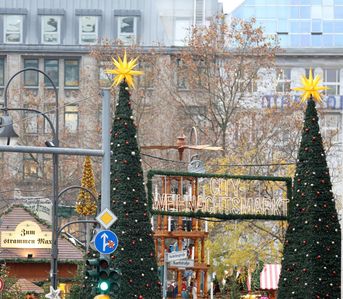Berlin: Der 40. Berliner Weihnachtsmarkt
vom 27. November 2023 bis 7. Januar 2024 am Breitscheidplatz an der Gedächniskirche