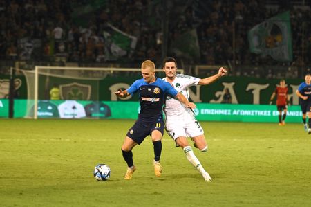 Carlos (no 3) of Panathinaikos and Miroshnichenko (no 11) of SC Dnipro-1, vies for the ball.