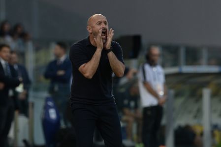 Vincenzo Italiano coach of ACF Fiorentina during the Serie A match between Frosinone Calcio vs ACF Fiorentina at Benito Strirpe stadium on september 28, 2023 in Frosinone, italy