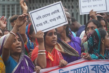 Protest of the Bangladeshi fishing community to return to fishing as the government wants to auction the fishing off in front of the National Museum of Dhaka.