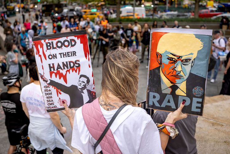 Climate activists arrested after targeting ​B​illionaires NYC building