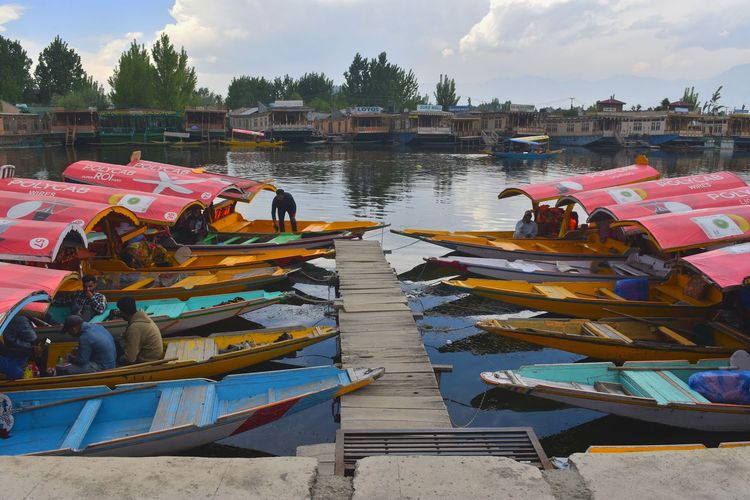 Deserted Dal Lake due to the attack in Pahalgam