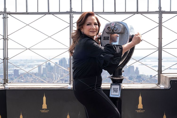 Gloria Estefan visits Empire State Building