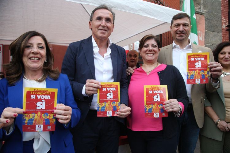 Italy: Gazebo PD for initiative on referendums 