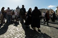 Vatican: White smoke: New Pope Elected